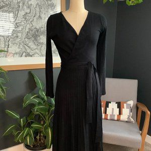 Black wrap sweater dress - M